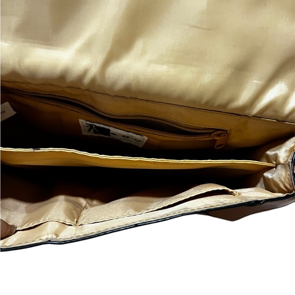 EGO Vintage genuine  Leather Tan Shoulder Bag with Silver Hardware - Picture 7 of 13